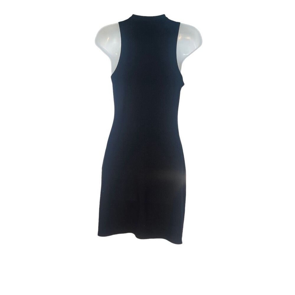 Derek lam - Picture 7 of 9